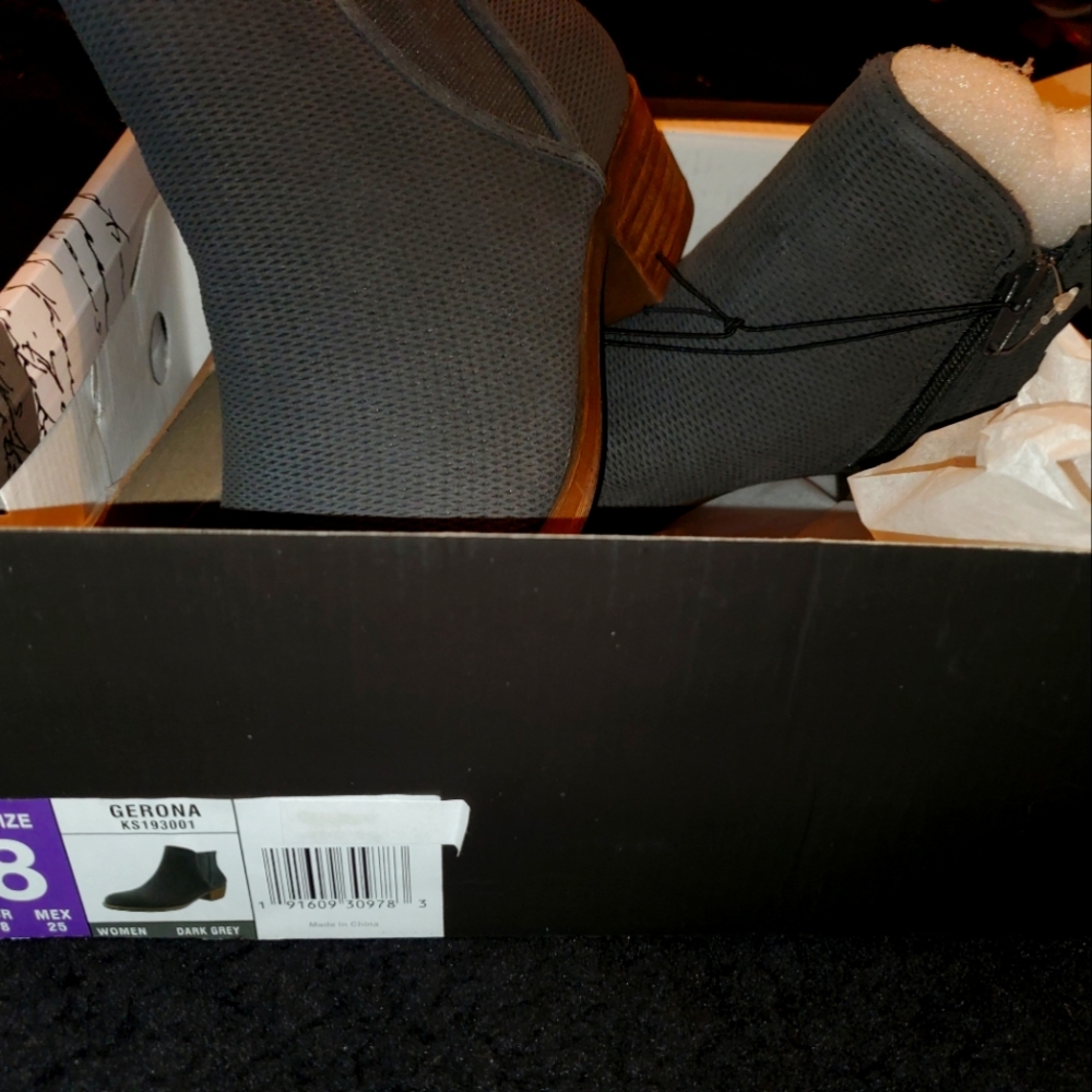 Gerona Booties, Size 8, Dark Gray